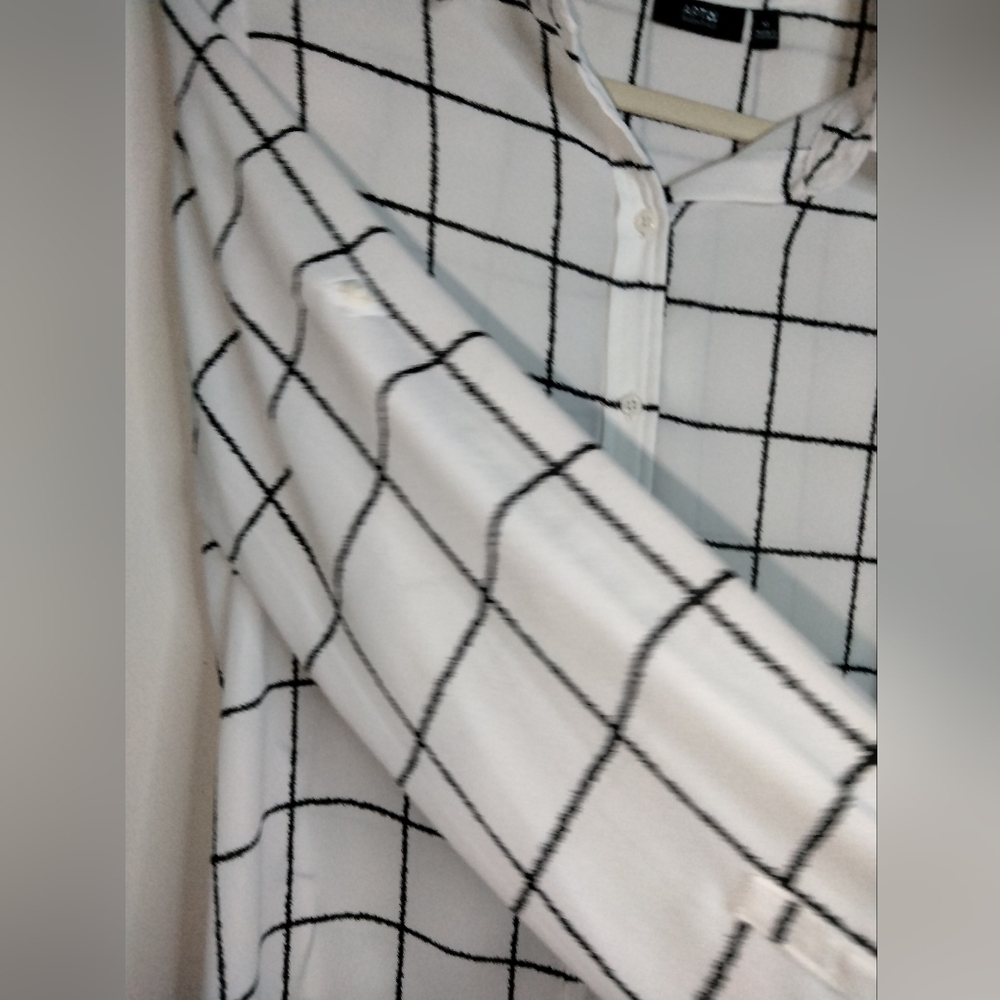 Apt. 9 (Size M) Black & White Grid Pattern Button… - image 8